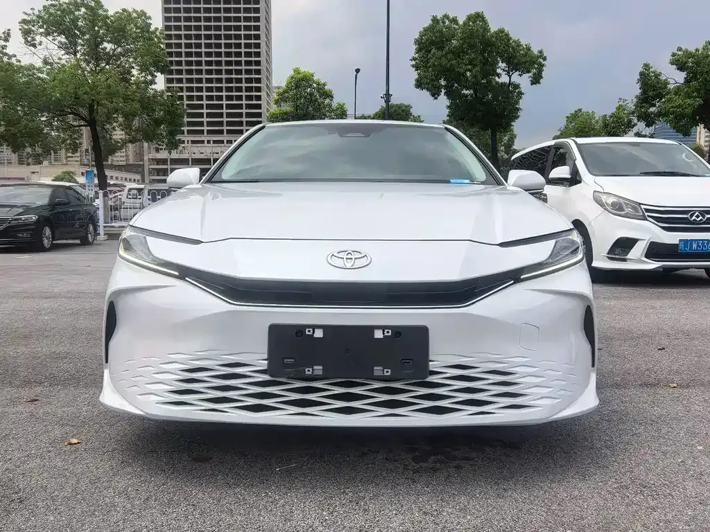 Toyota Camry — фото 5