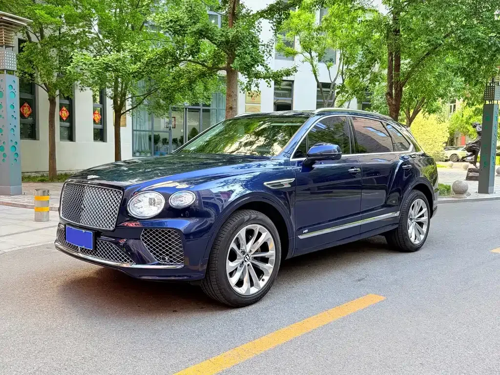 Bentley Bentayga — фото 1