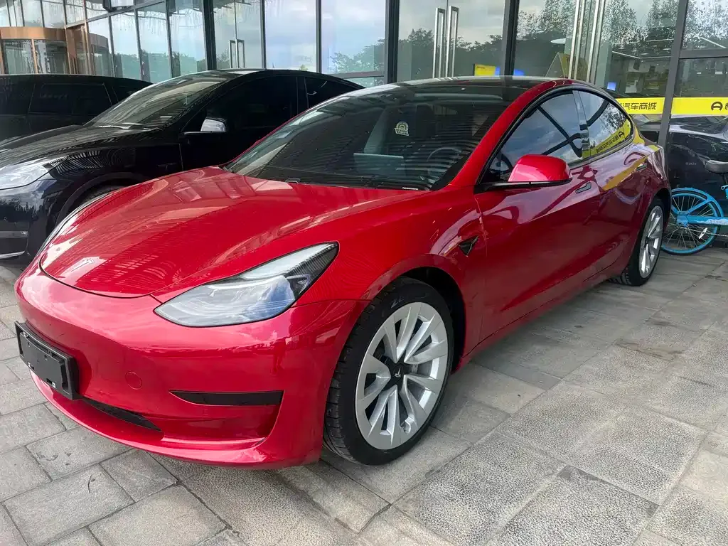 Tesla Model 3 — фото 1
