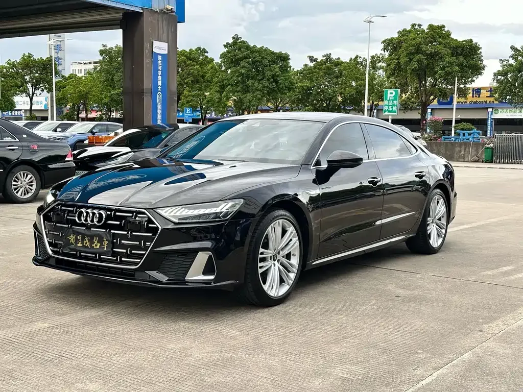 Audi A7L — фото 1