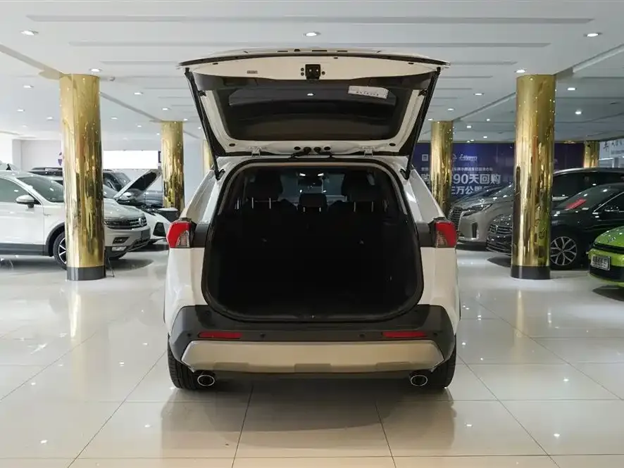 Toyota RAV4 — фото 5