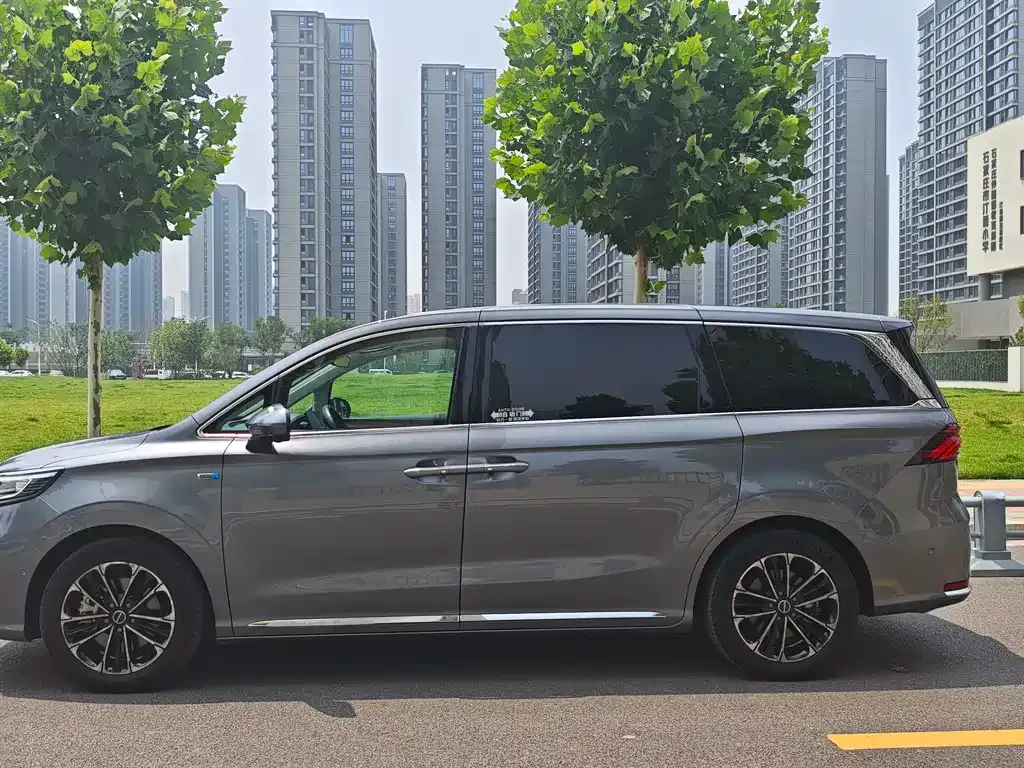 Roewe iMAX8 — фото 9