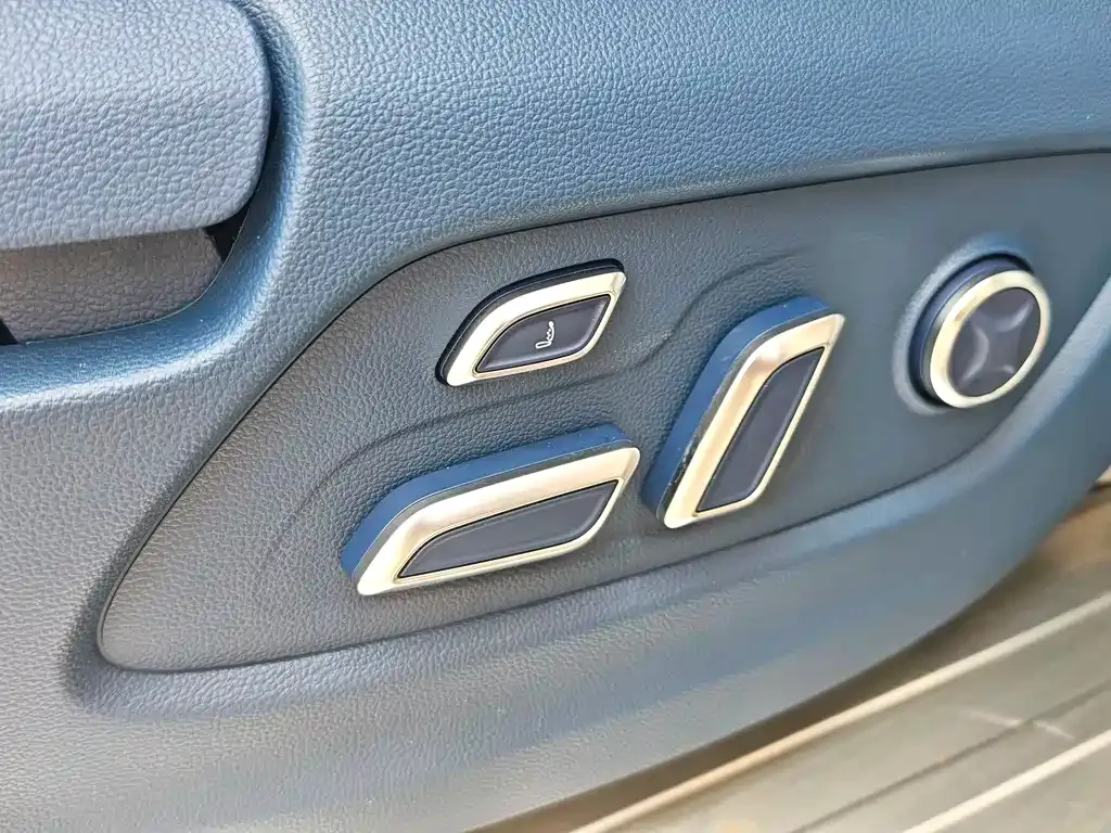 Roewe iMAX8 — фото 10