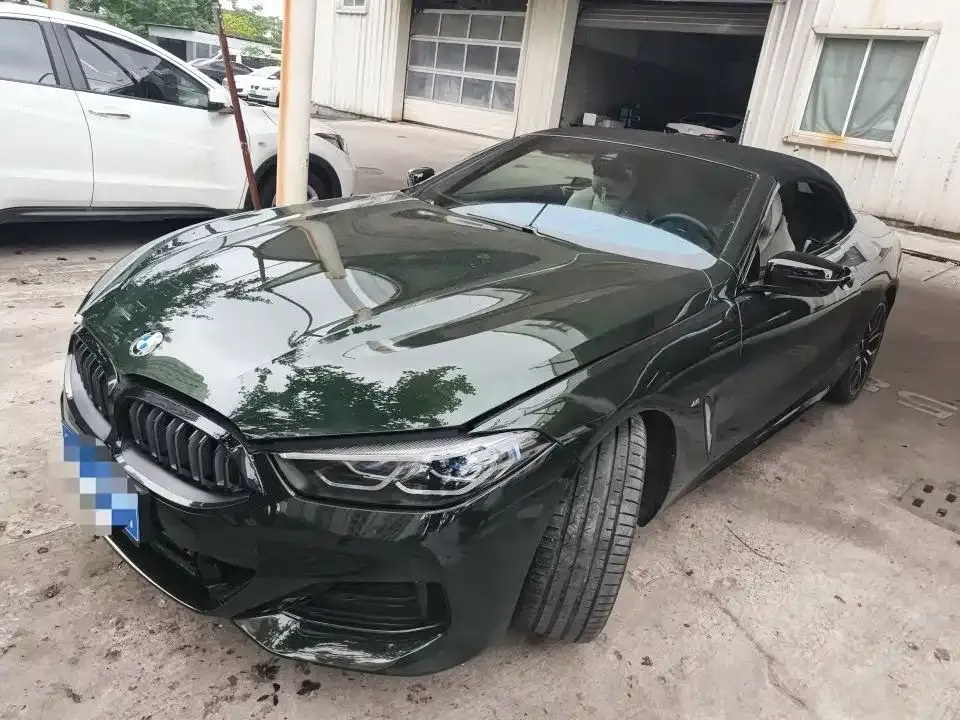 BMW 8 Series — фото 1