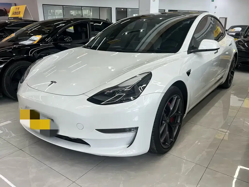 Tesla Model 3 — фото 1