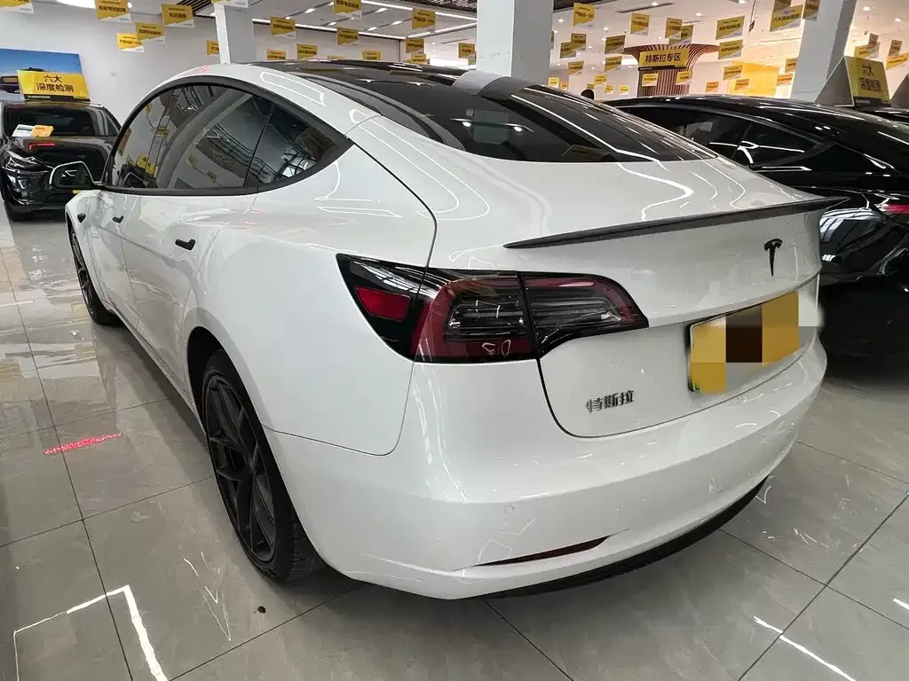 Tesla Model 3 — фото 4