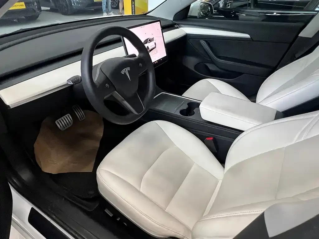 Tesla Model 3 — фото 10
