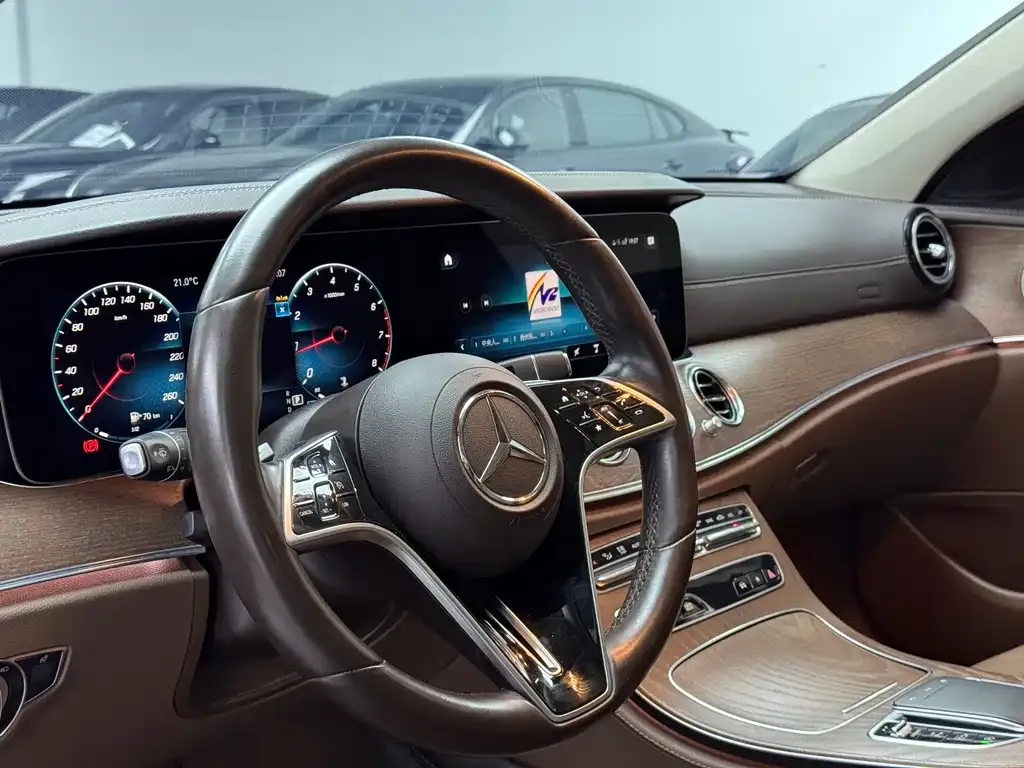 Mercedes-Benz E-Class — фото 4