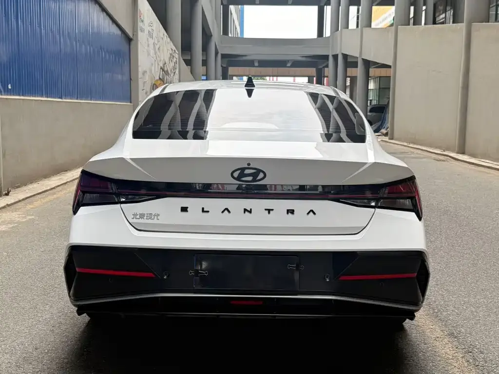 Hyundai Elantra — фото 7