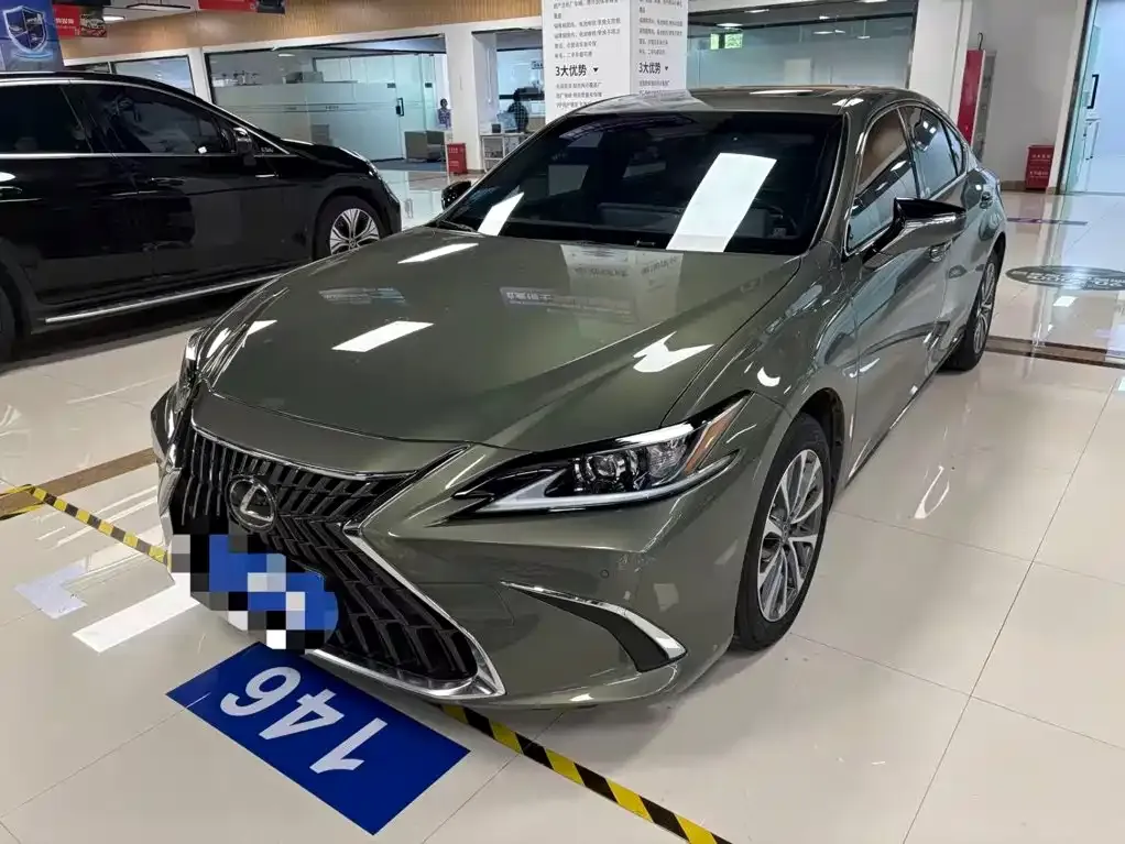 Lexus ES — фото 1