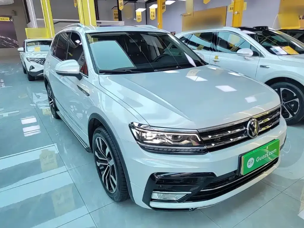 Volkswagen Tiguan L — фото 10