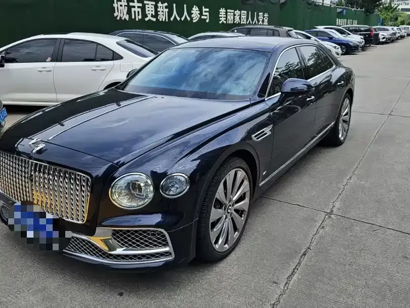 Bentley Flying Spur — фото 1