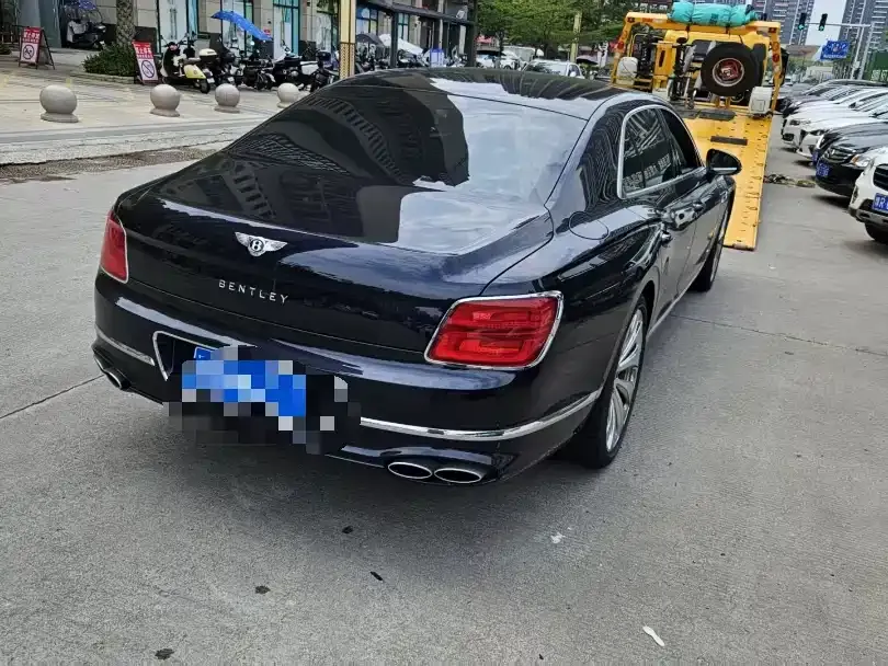 Bentley Flying Spur — фото 9