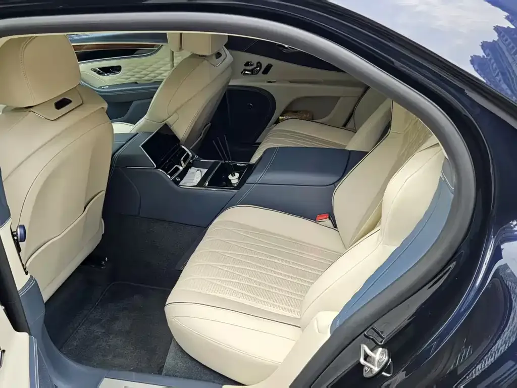 Bentley Flying Spur — фото 8