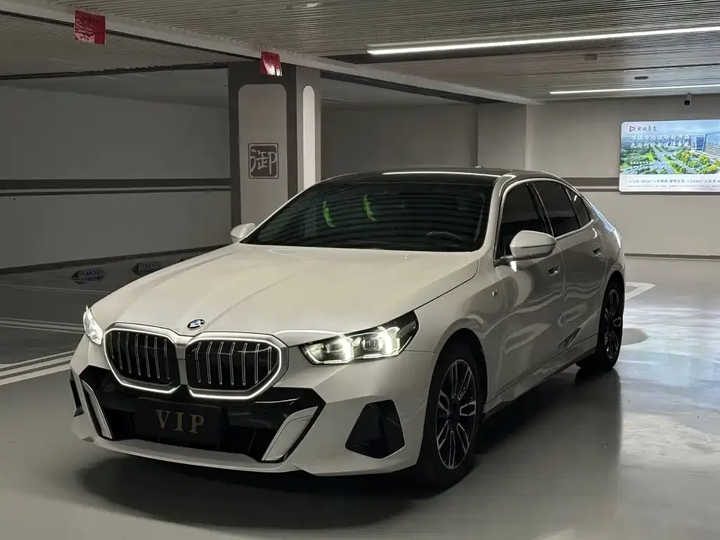 BMW 5 Series — фото 1