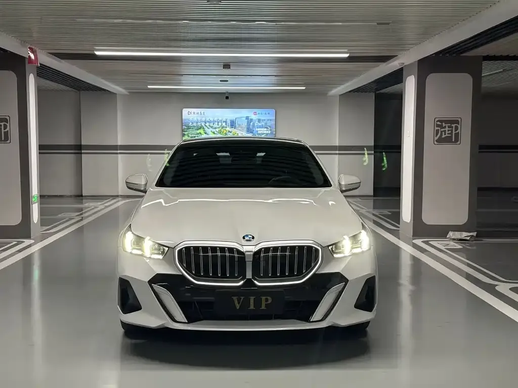 BMW 5 Series — фото 10