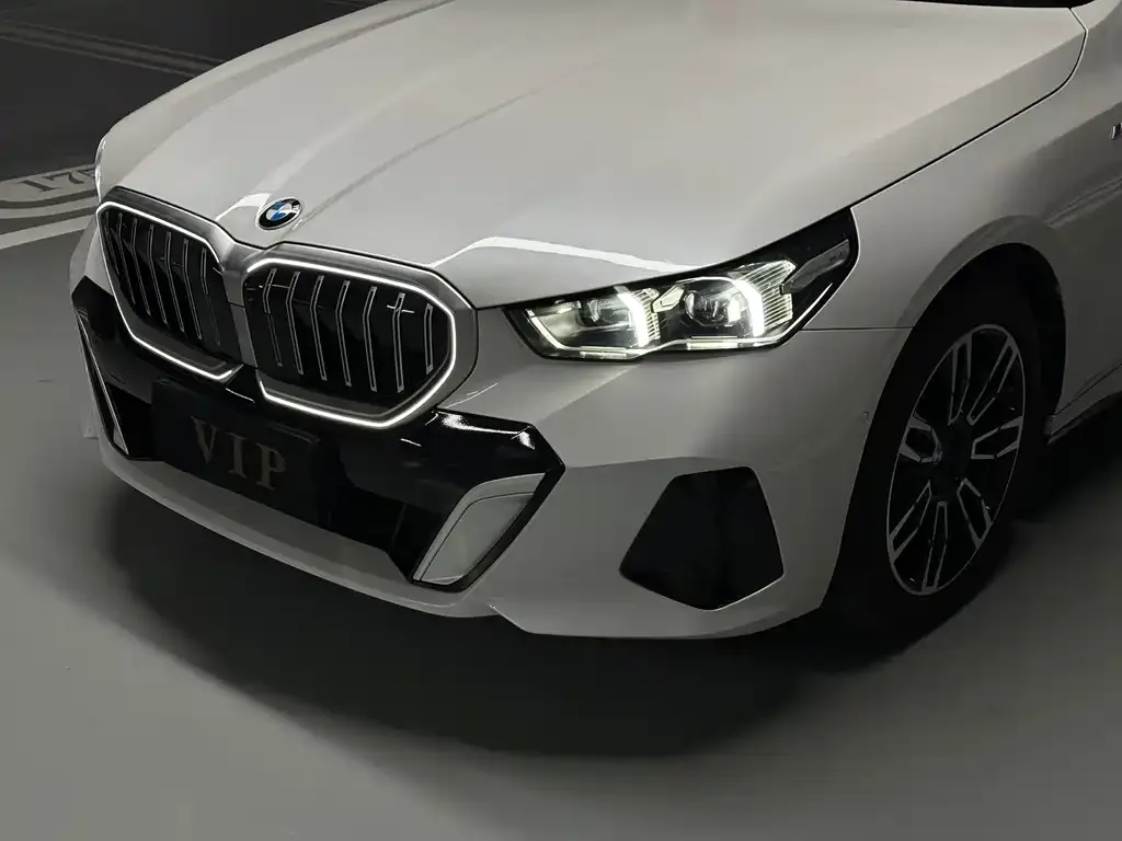 BMW 5 Series — фото 4
