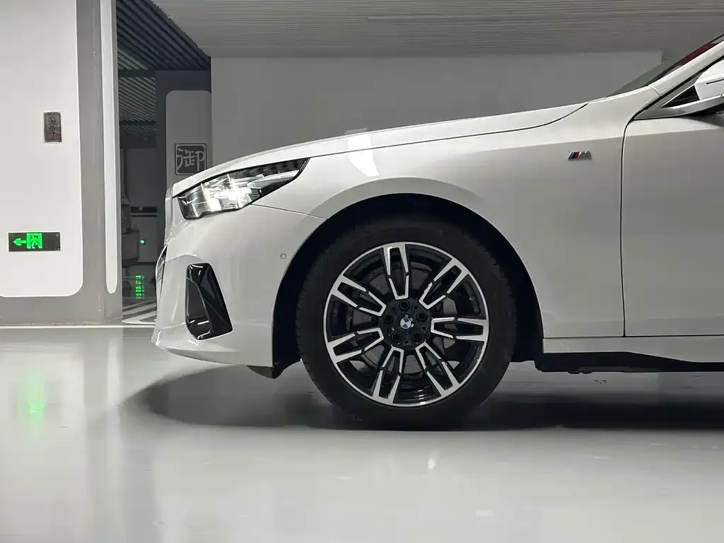 BMW 5 Series — фото 5