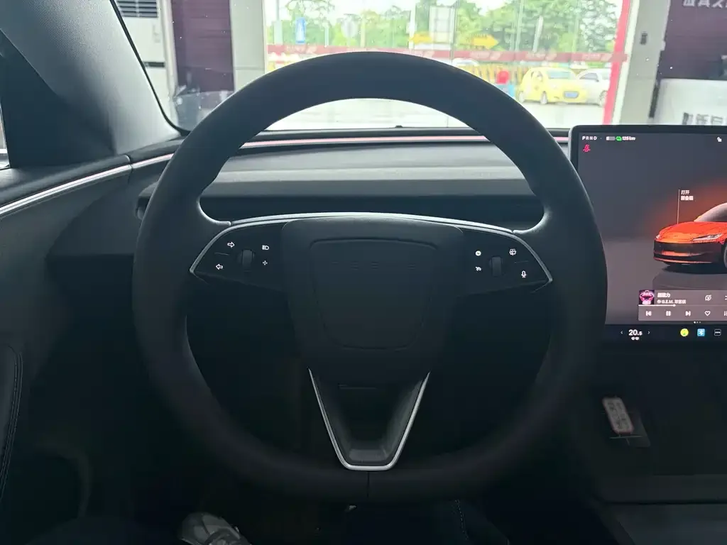 Tesla Model 3 — фото 2