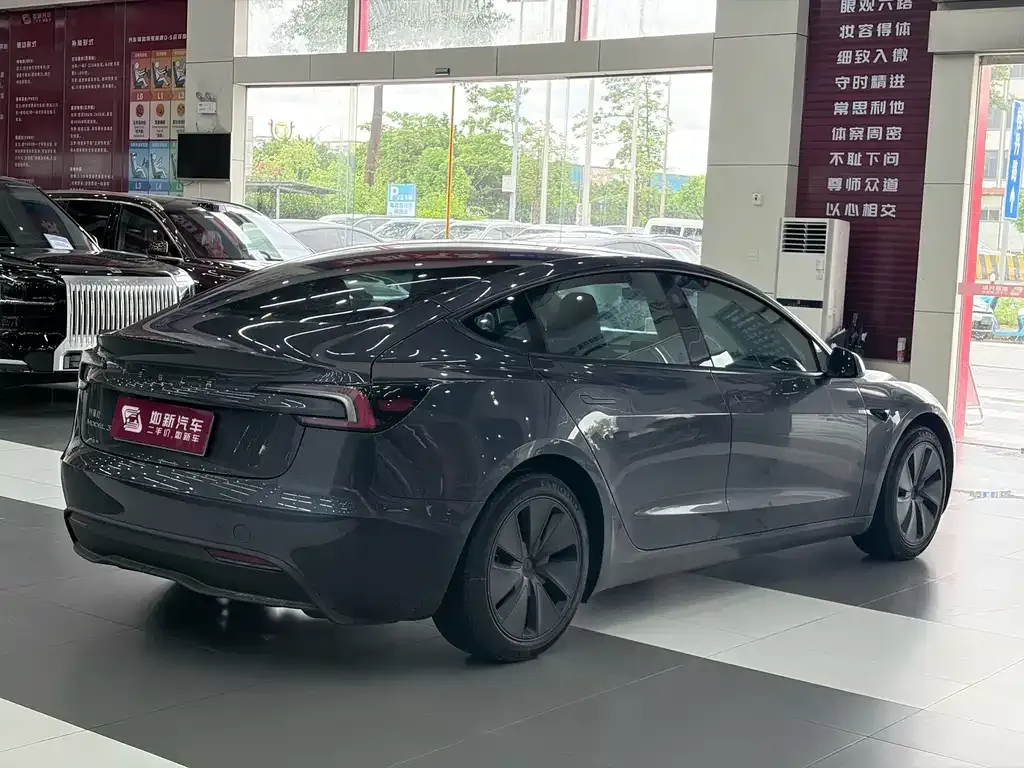 Tesla Model 3 — фото 6
