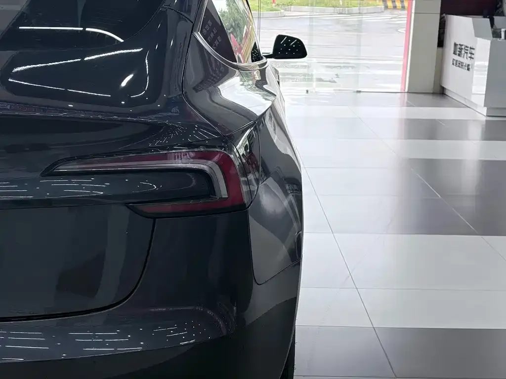 Tesla Model 3 — фото 10
