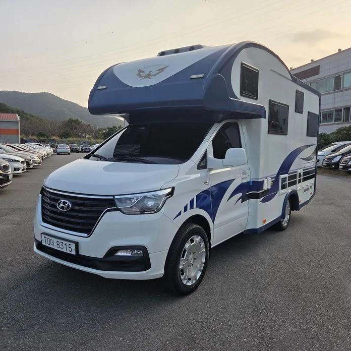 Hyundai Starex — фото 1