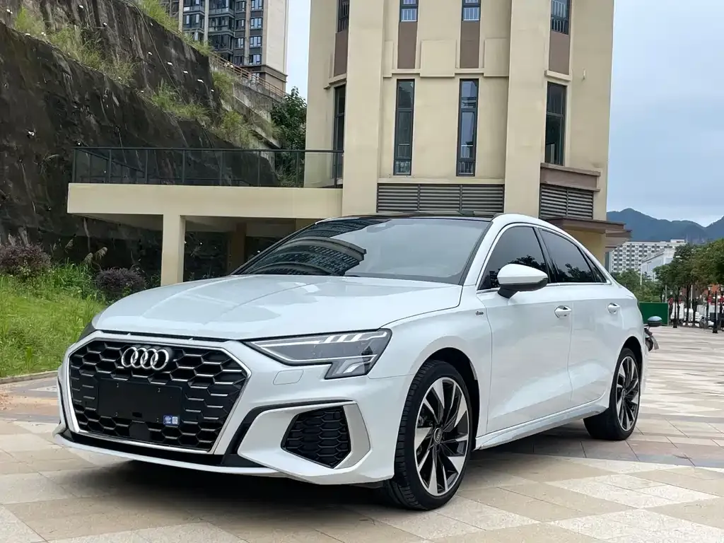 Audi A3 — фото 1