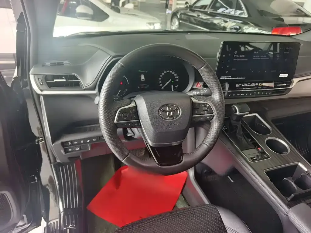 Toyota Granvia — фото 3