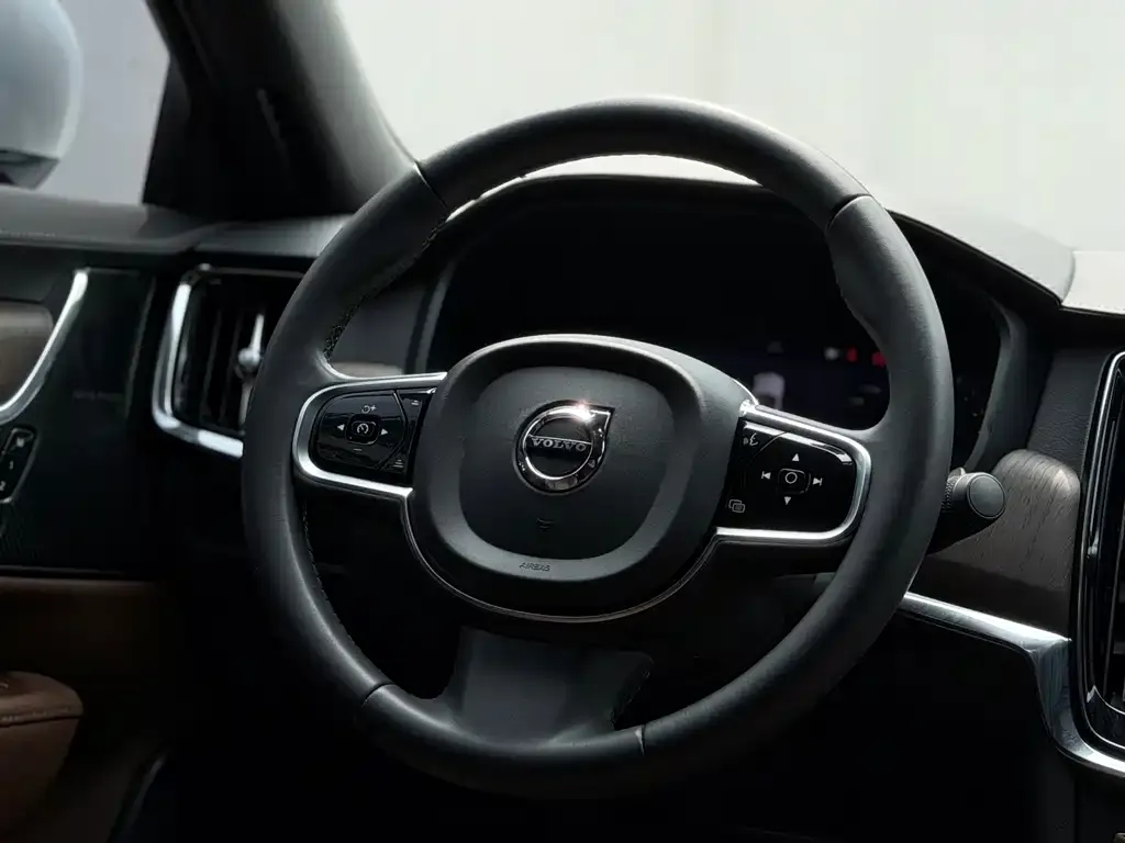 Volvo S90 — фото 2