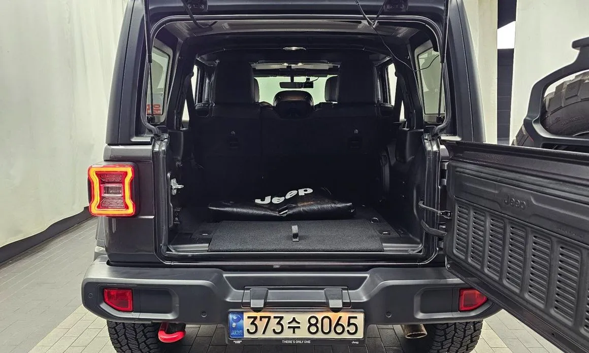 Jeep Wrangler — фото 9