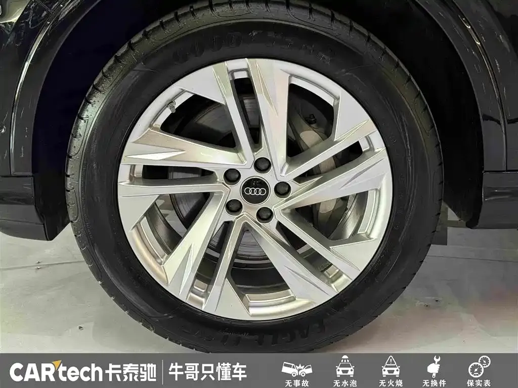 Audi Q7 2024 из CN, фото 9