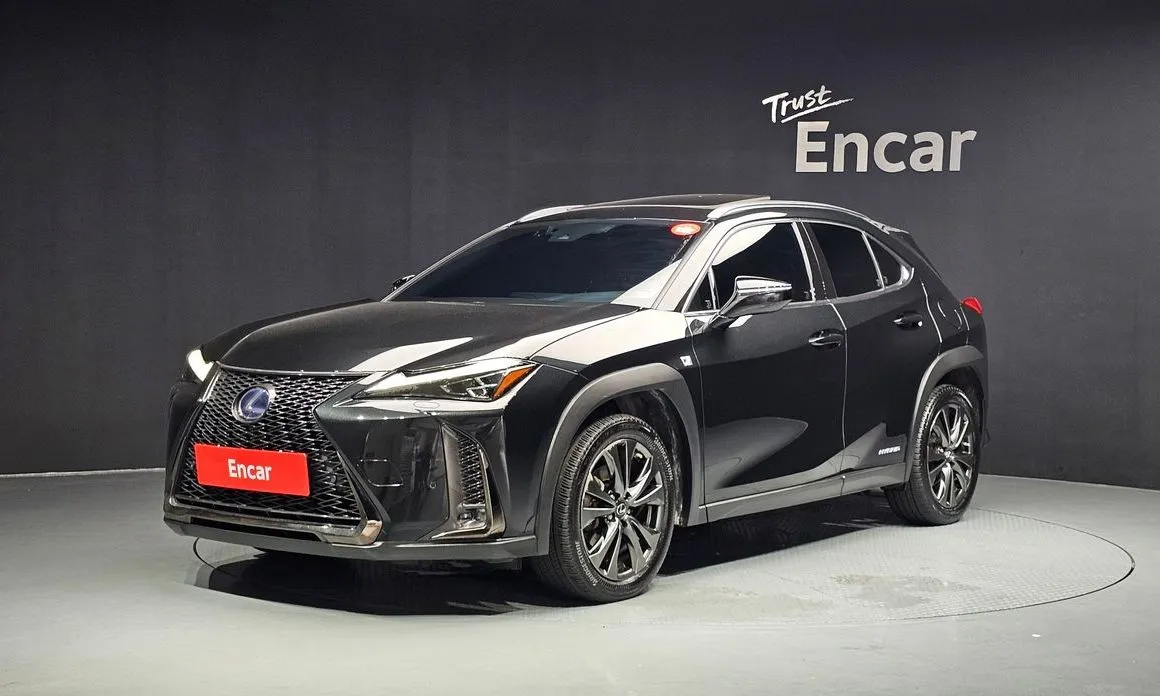 Lexus UX — фото 1