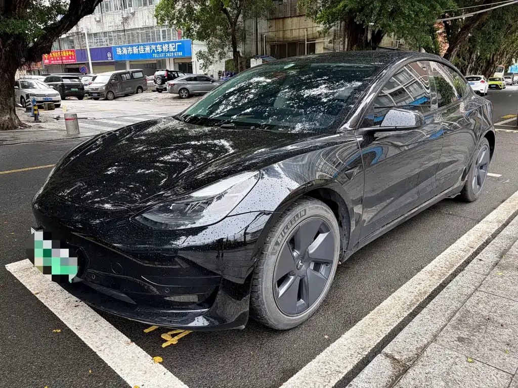 Tesla Model 3 — фото 1