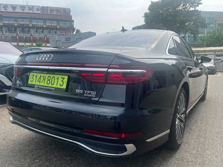 Audi A8 — фото 3