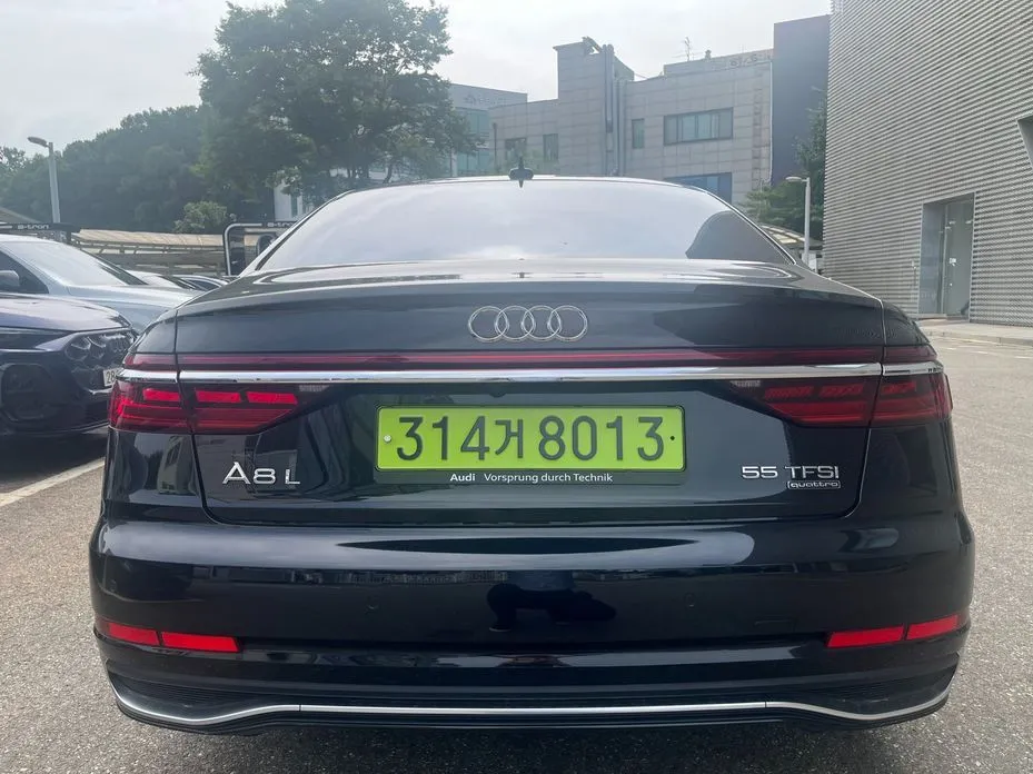 Audi A8 — фото 6