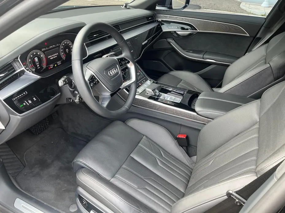 Audi A8 — фото 10