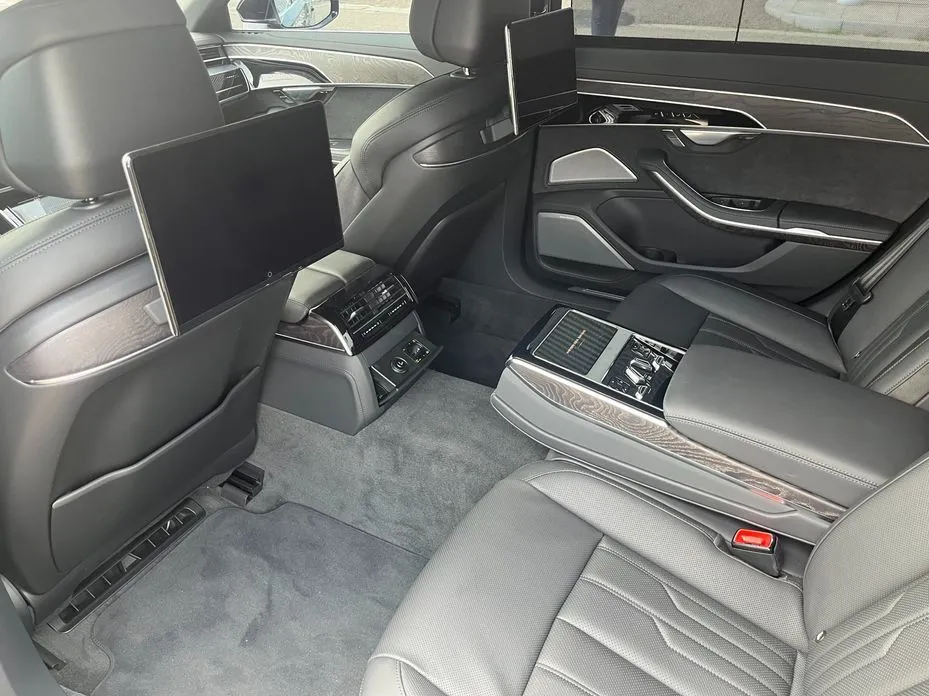 Audi A8 — фото 7