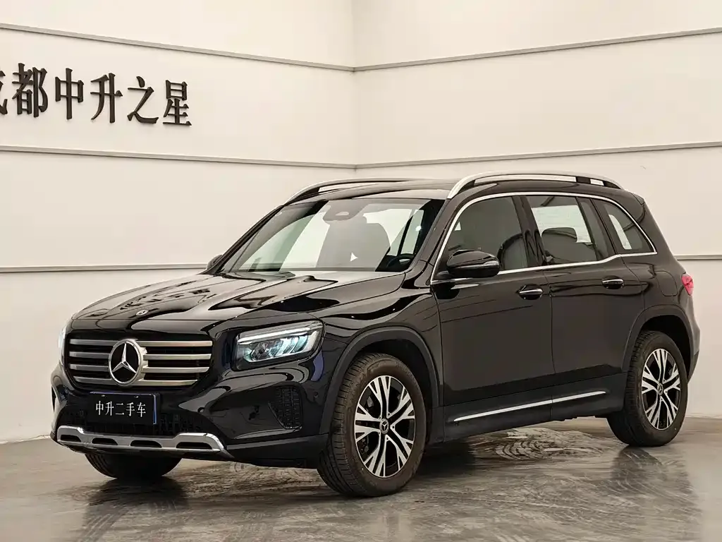 Mercedes-Benz GLB — фото 1