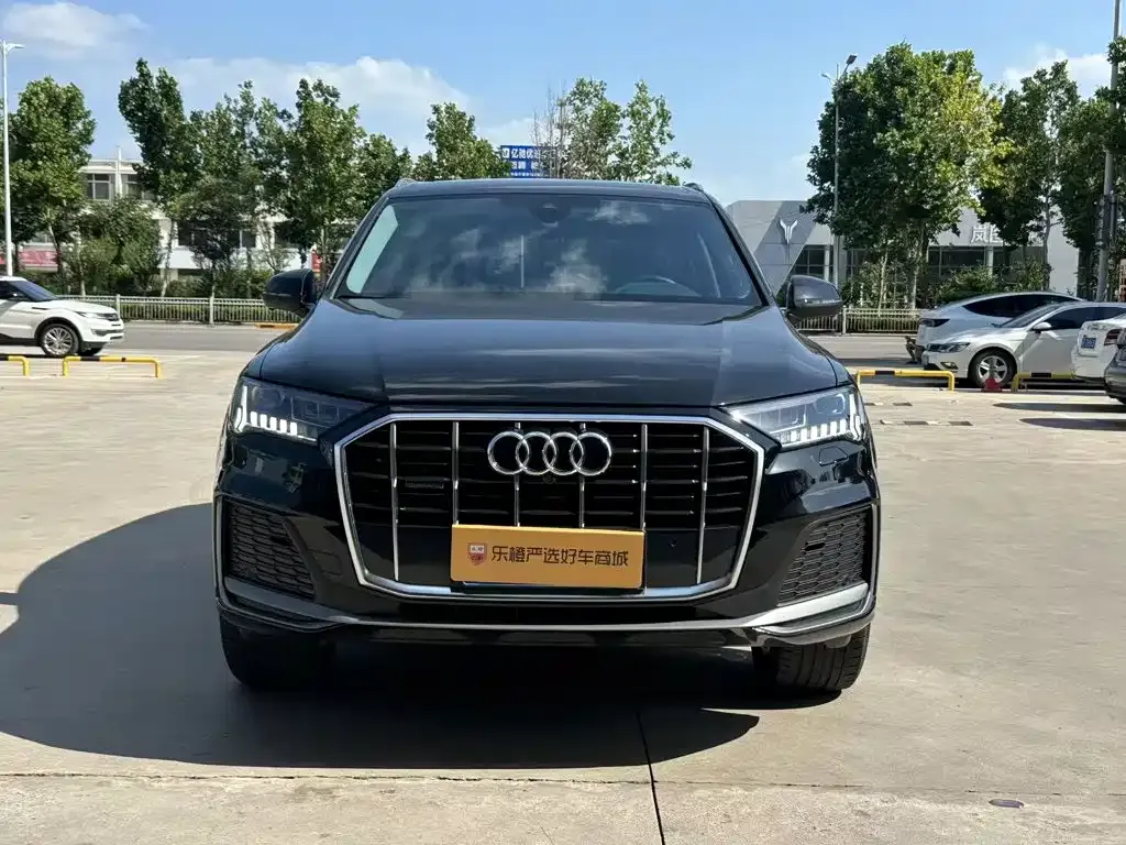 Audi Q7 — фото 1