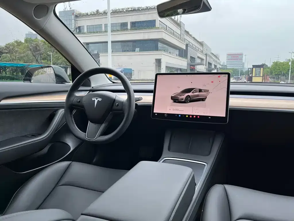Tesla Model 3 — фото 3