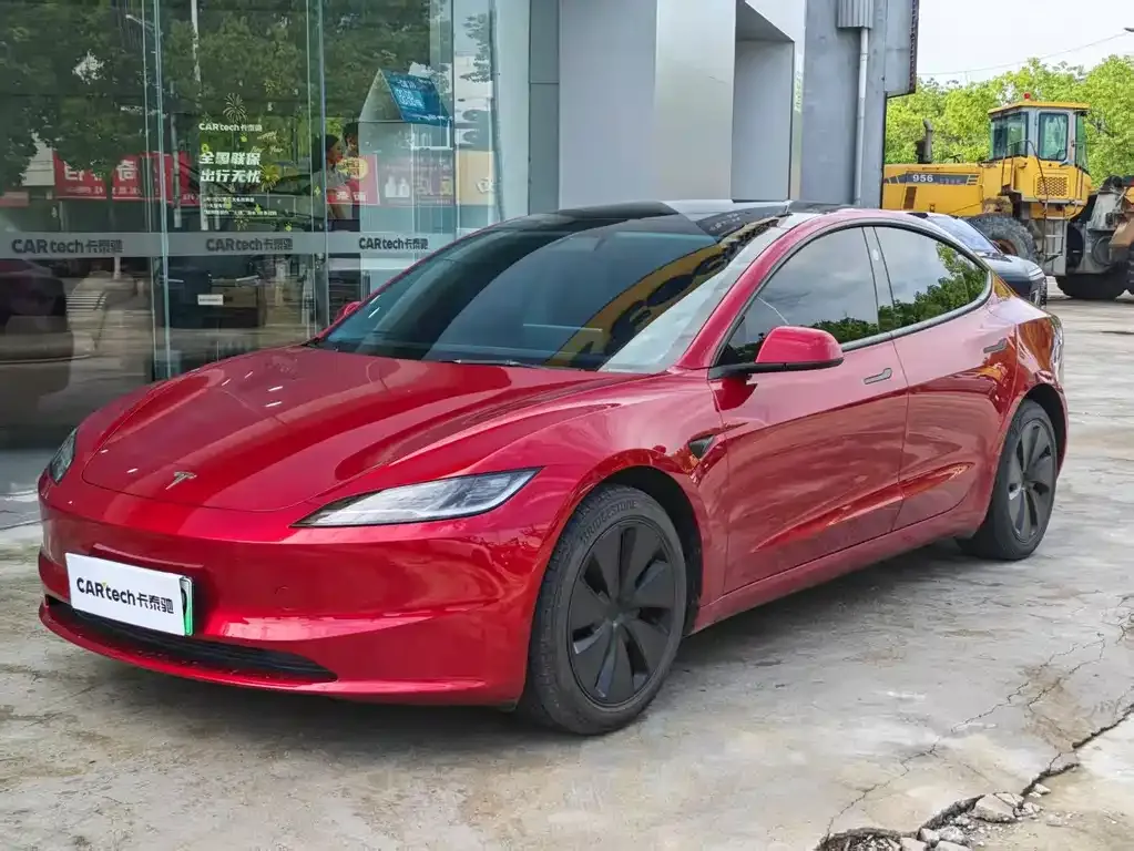 Tesla Model 3 — фото 1