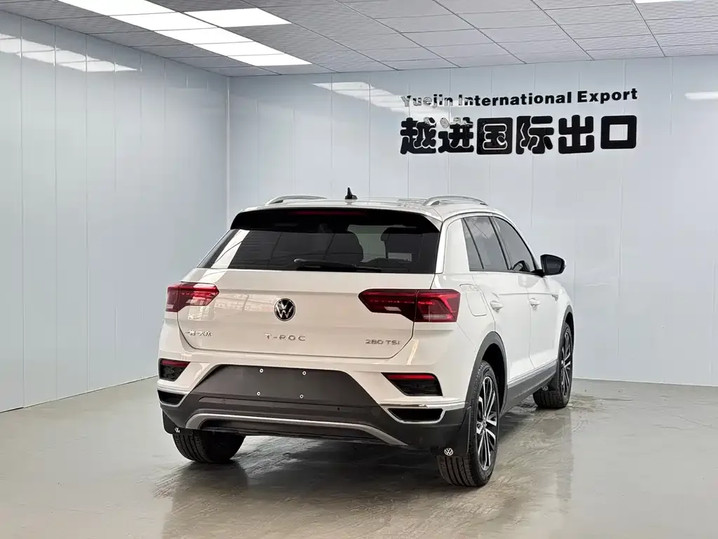 Volkswagen T-Roc — фото 10