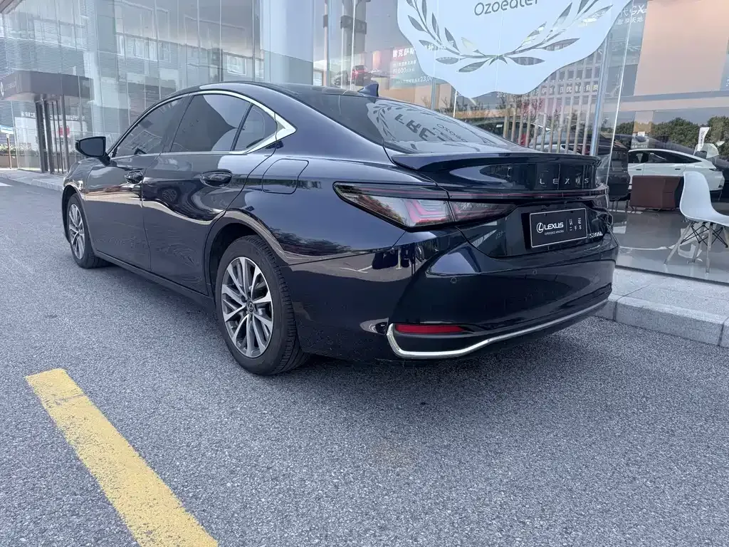 Lexus ES — фото 10