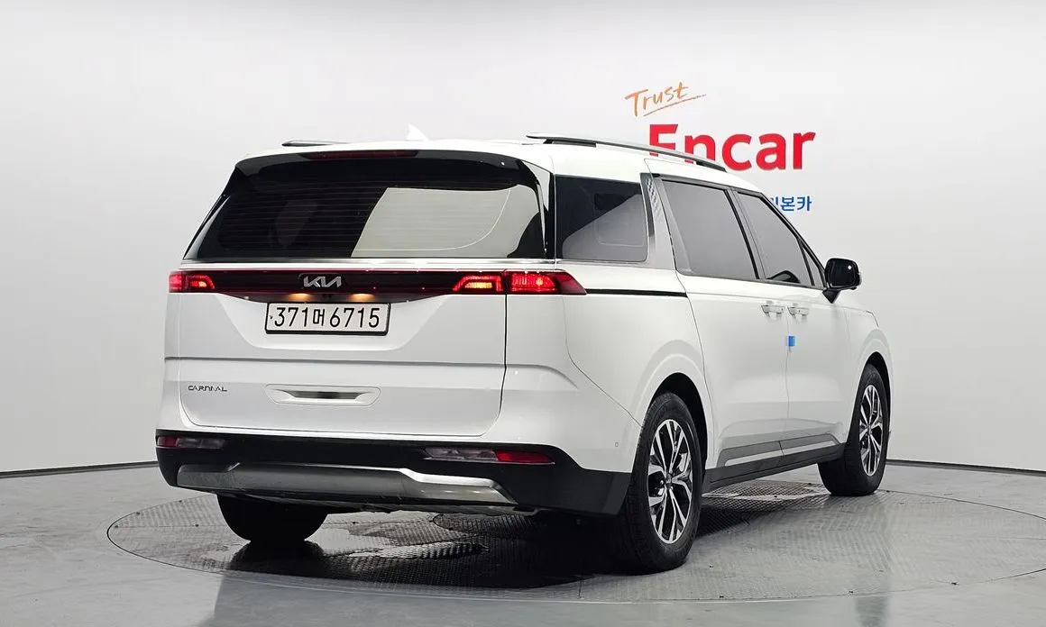 Kia Carnival — фото 5