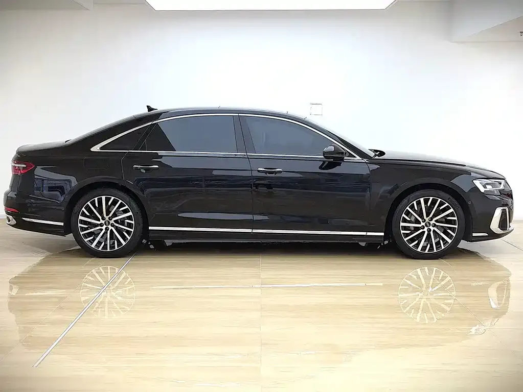 Audi A8 — фото 5