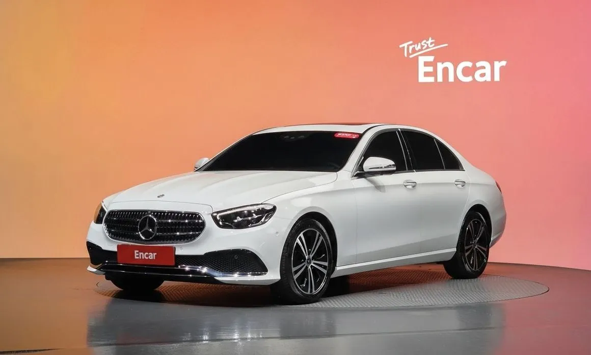 Mercedes-Benz E-Class — фото 1
