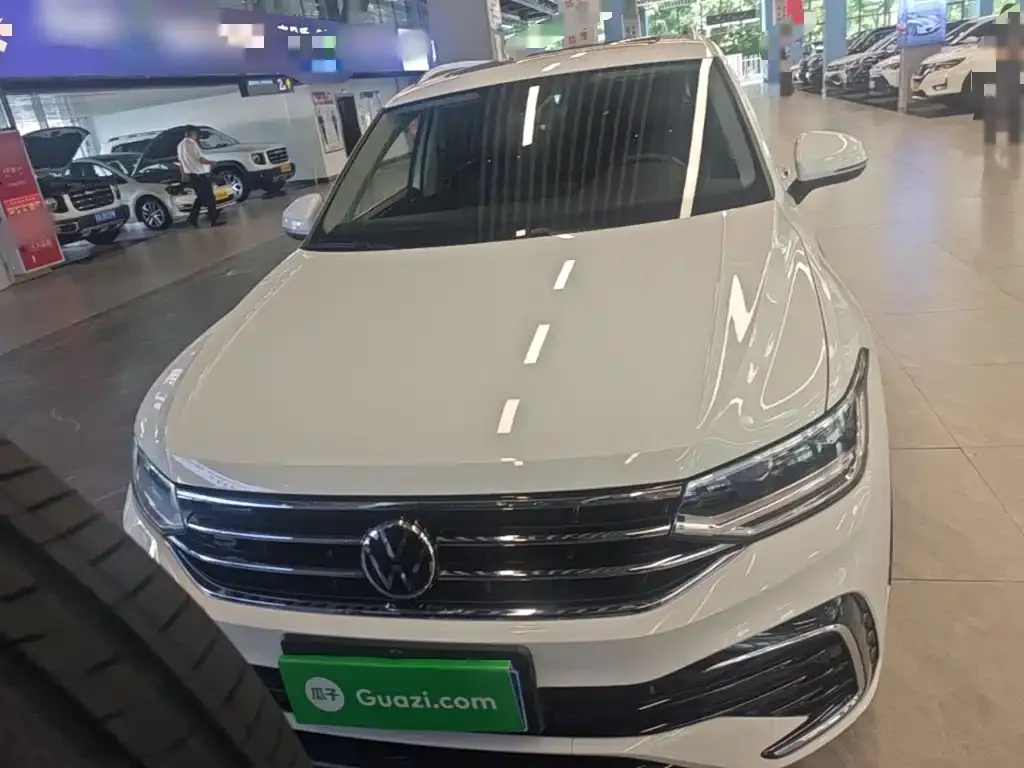 Volkswagen Tiguan L — фото 4