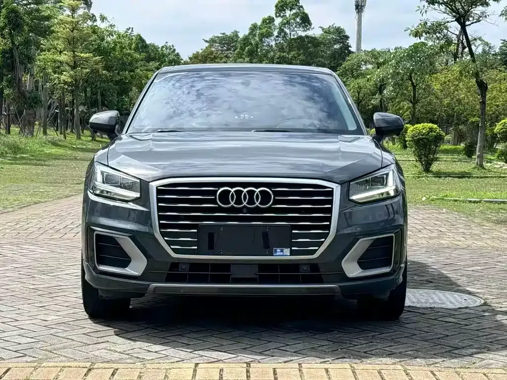 Audi Q2L — фото 9