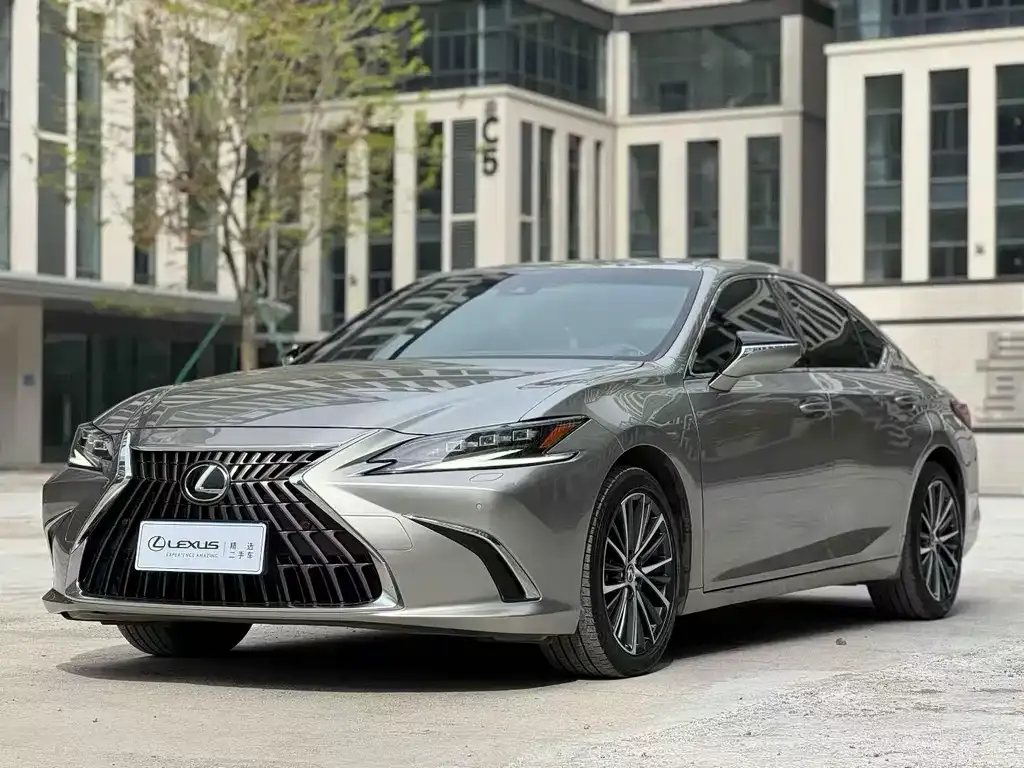 Lexus ES — фото 1