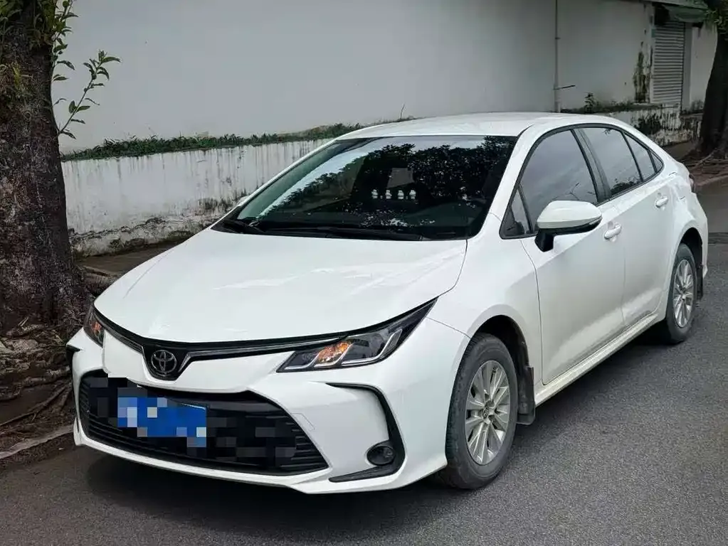 Toyota Corolla — фото 1